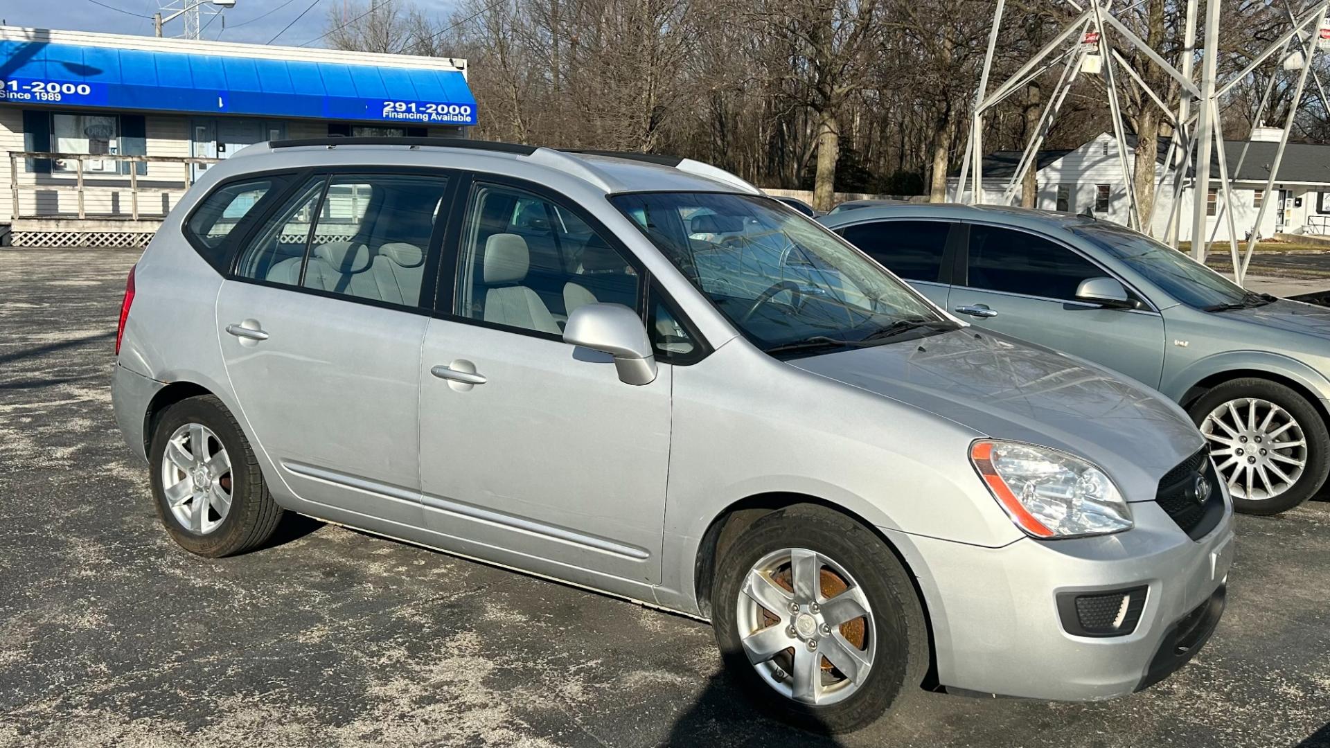 2007 Silver /GRAY Kia Rondo (KNAFG526877) , located at 2710A Westlane Rd., Indianapolis, IN, 46268, (317) 291-2000, 39.885670, -86.208160 - Photo#2